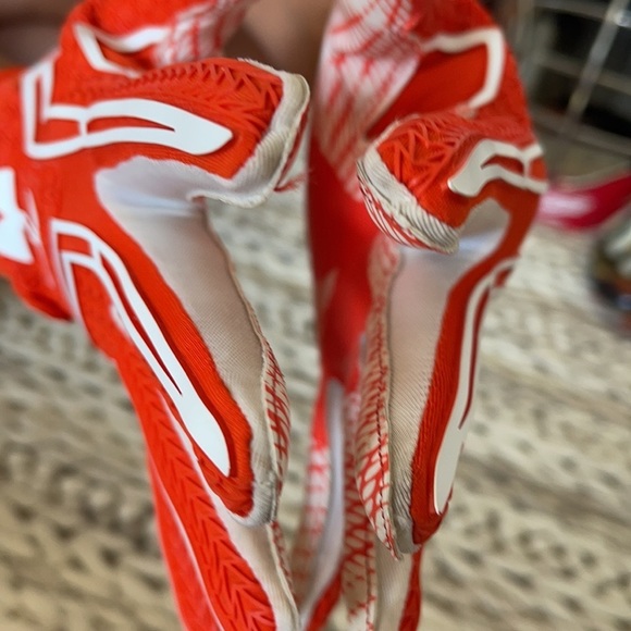 NEW•Under Armour Swarm Receiver Gloves NEW FOOTBALL - Picture 6 of 8